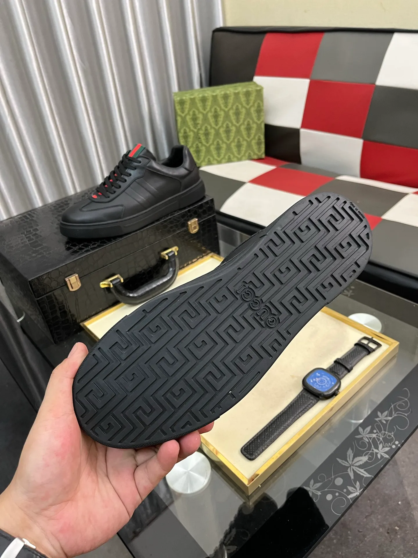 Men's shoes 💰400⌚️⌚️Gucci •Gucci original quality.~ Unique modern style sneakers. 🏃A must-have casual shoe for trendy men😍😍 Original brand imported from Italy, imported original leather, sheep lining (refuses to discolor and grind feet) Sole: Original sole provided by the original factory, French lazy style design ⚠️Fit to the feet, original quality, super comfortable original sole. Just like shooting the real thing🎬The real thing is better, code number: 38-442️⃣colors available